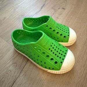 Native Jefferson Child in Grasshopper Green